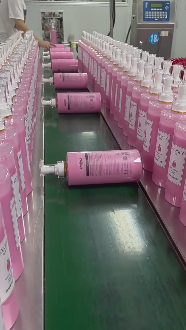 1L大容量沐浴露实测：蕾昂莱LEXONLY，留香补水还是智商税？