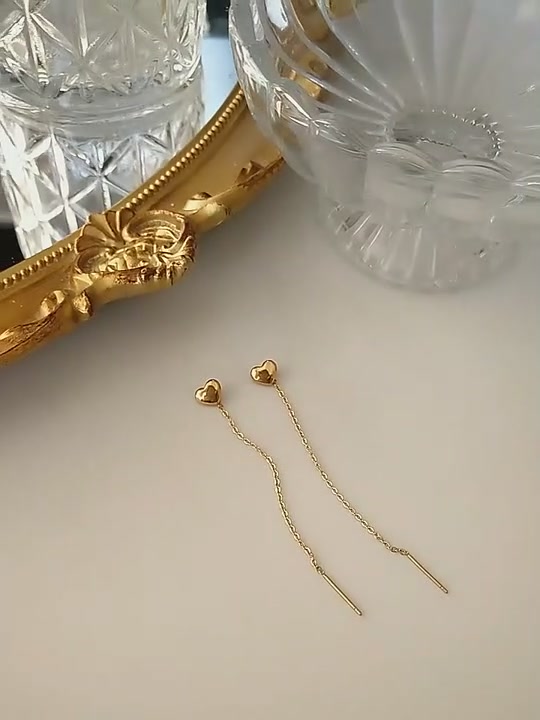 顽石记18K包金爱心耳环耳线女：黄金黄的优雅挑战