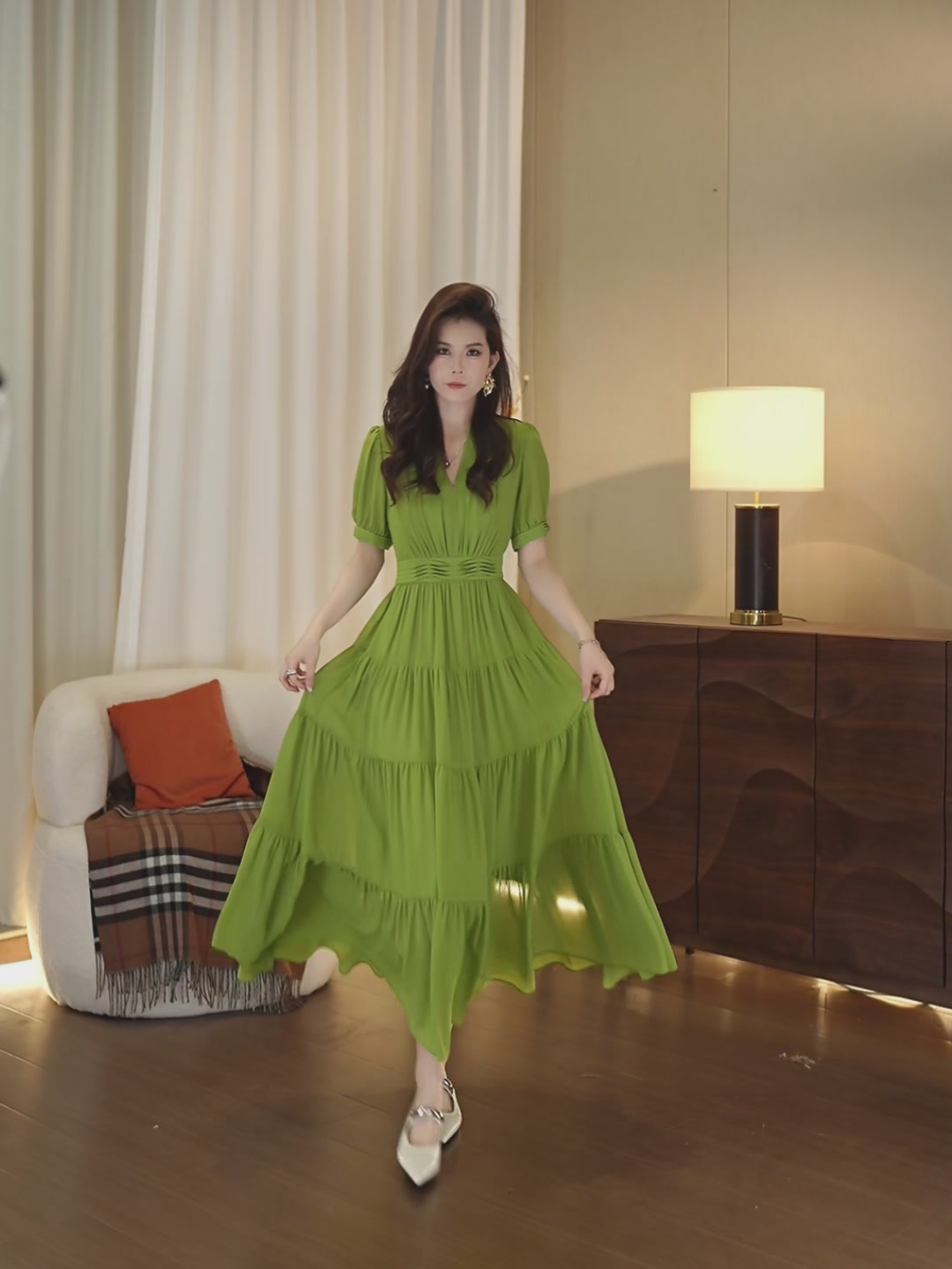 兰瑟儿绿裙测评：穿上它，我成了行走的春天！