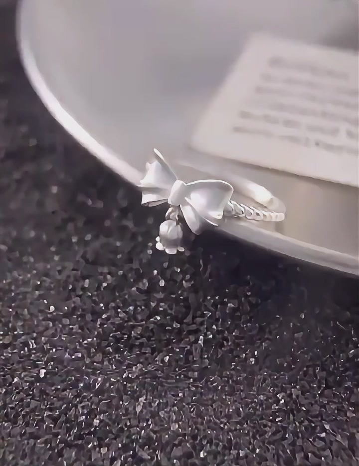 救命！这枚铃兰花戒指也太仙了吧💍蝴蝶结设计绝了！