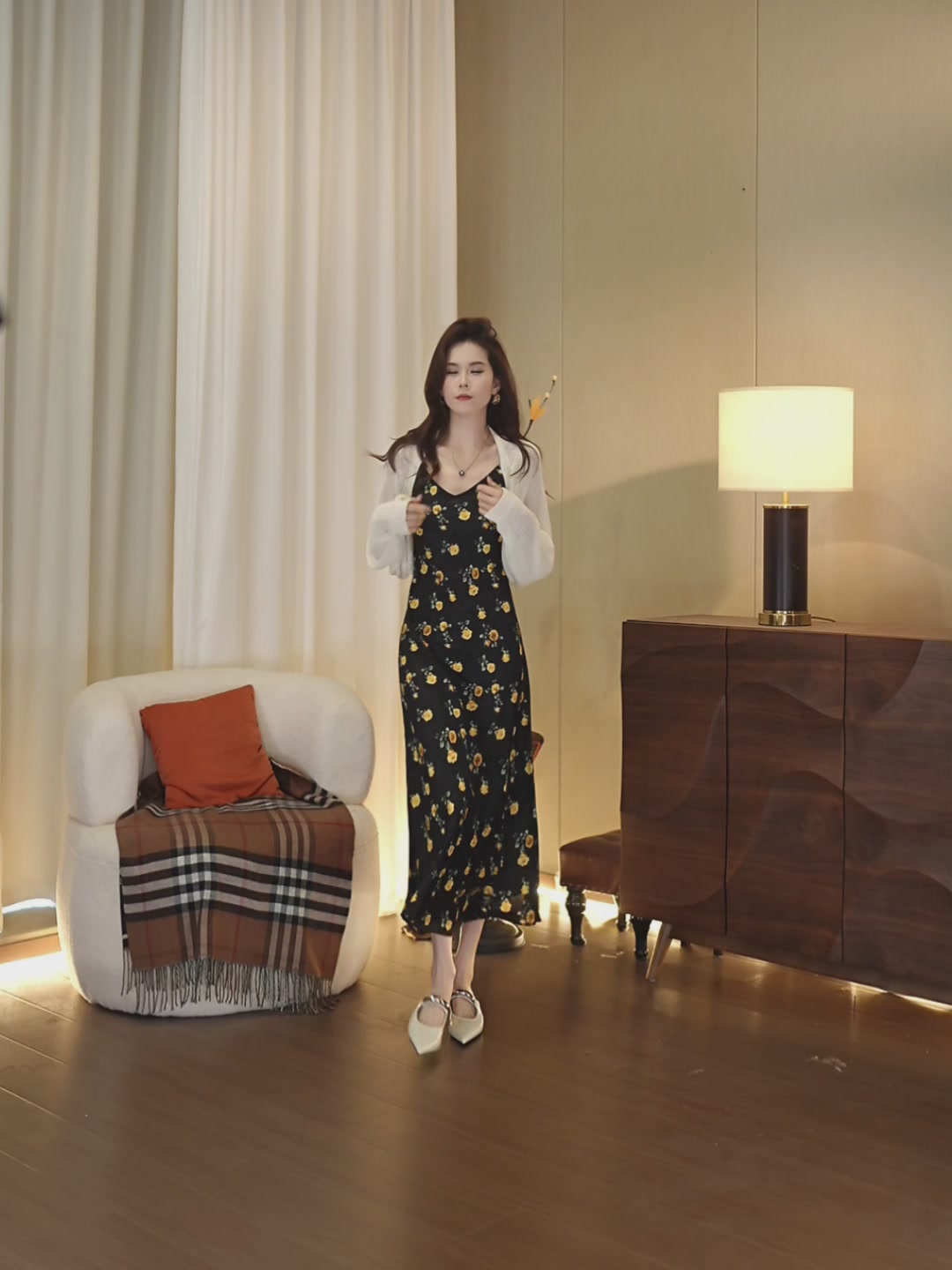 兰瑟儿玫瑰印花裙：法式复古风，度假感拉满！