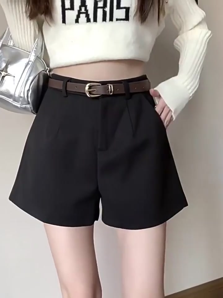 筱苮黑色毛呢短裤：秋冬慵懒风，高腰遮胯显瘦的百搭神器