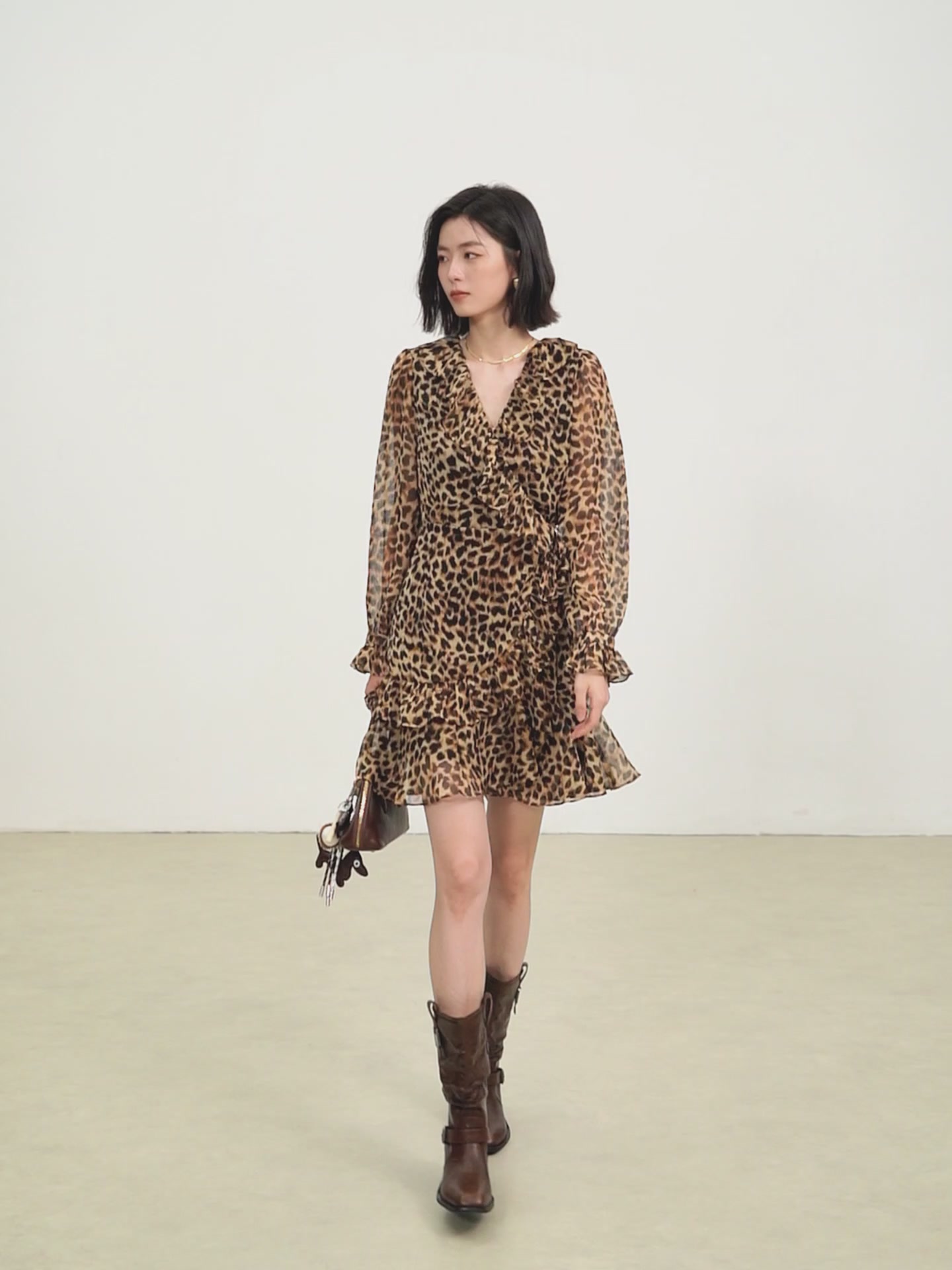 苏茵茵勃肯拖：牛反绒的倔强，厚底复古的独处宣言