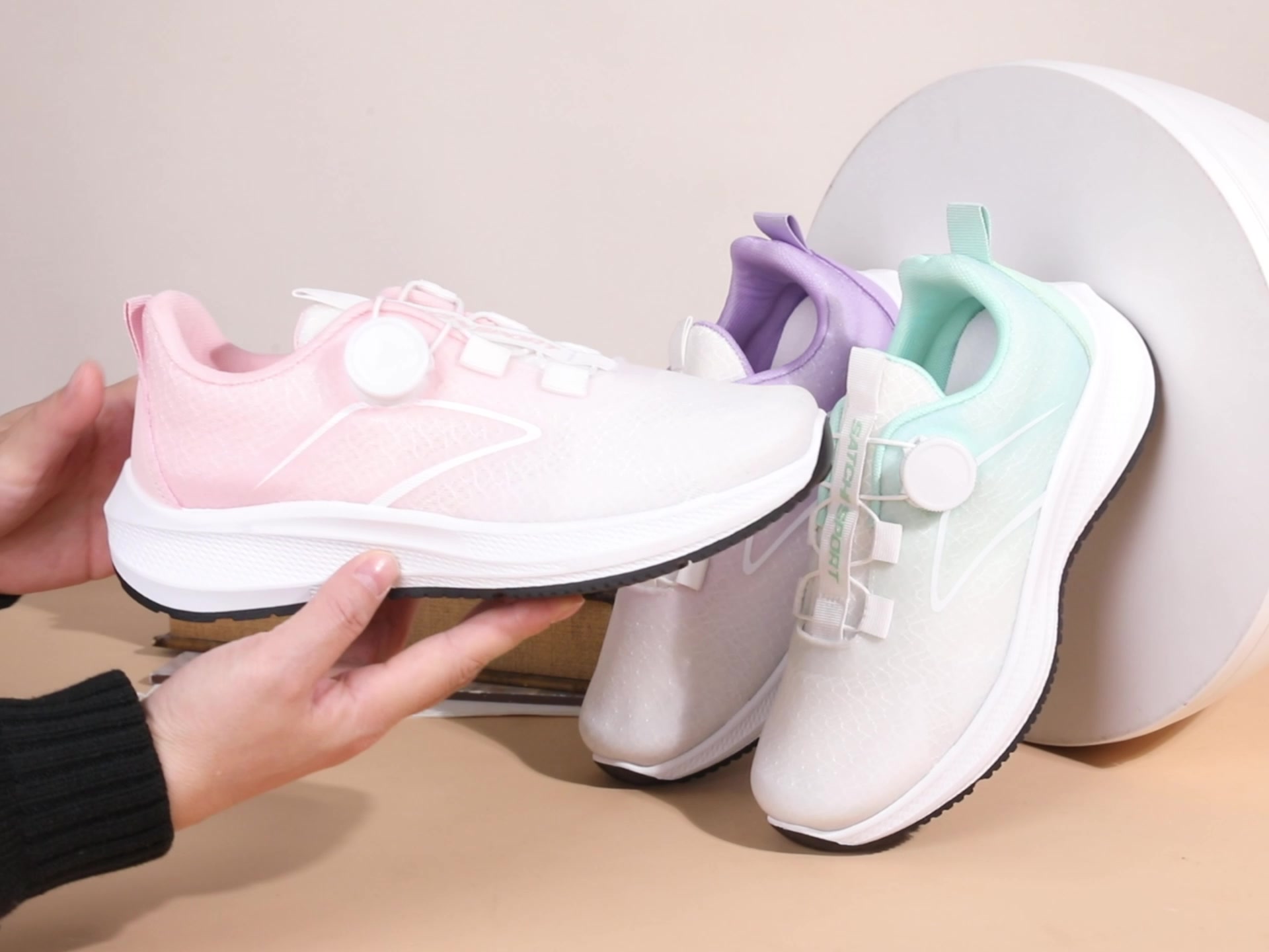 沙驰sport旋钮扣网面鞋：夏日健步的清爽神器，穿出轻盈感！