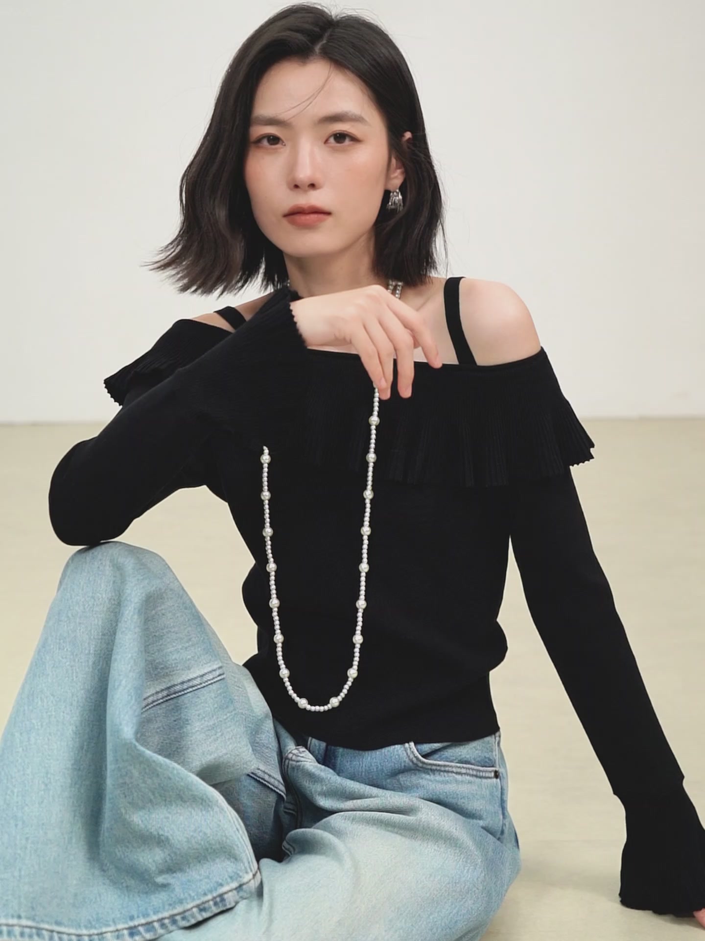 佧茜文一字领荷叶边针织衫：慵懒优雅感吊带上衣，是2025秋季新款还是智商税？