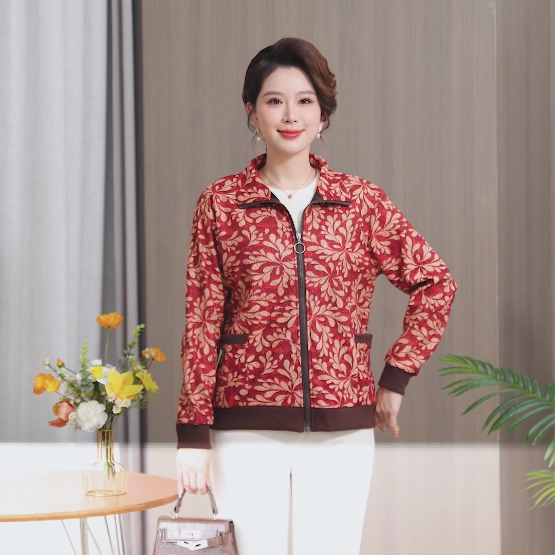 给妈妈挑的这件外套，她穿上后直夸我眼光好！