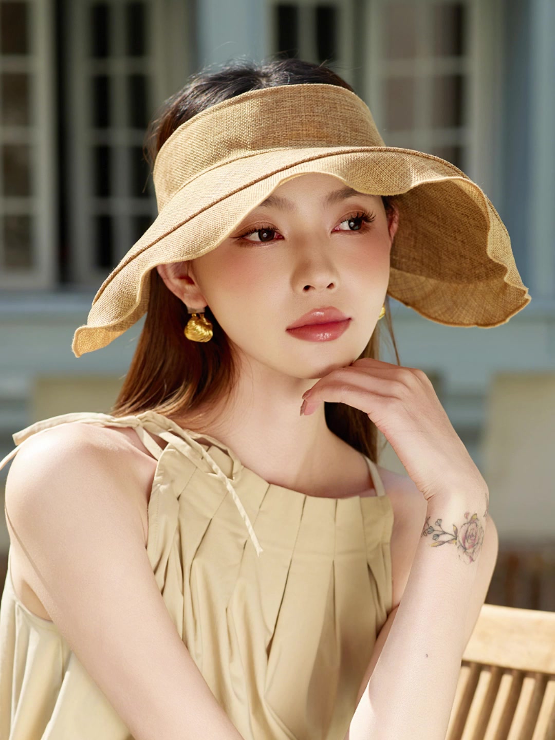 蓝诗梦戴新款防晒帽：夏日里的“物理外挂”，防晒还能这么潮？