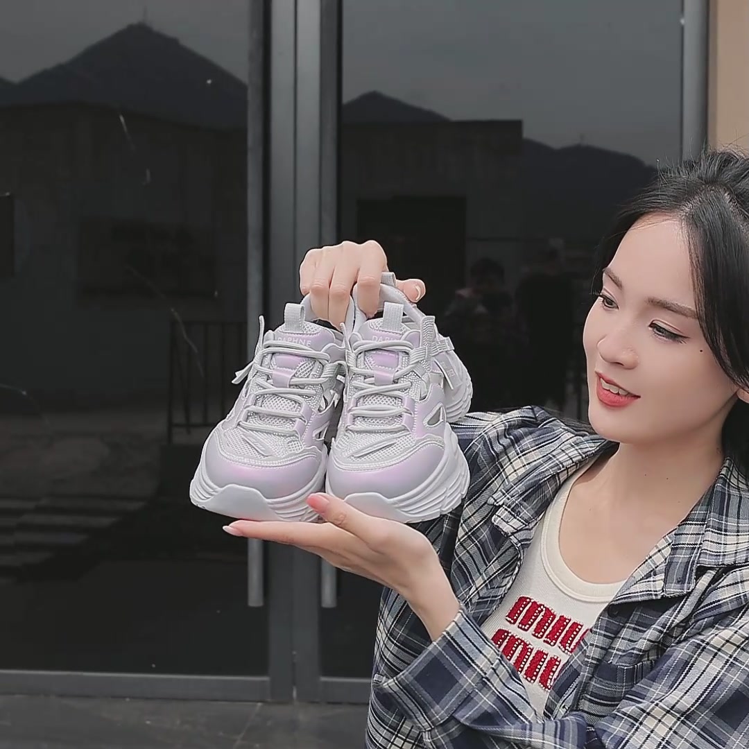 达芙妮老爹鞋：小个子女孩的增高神器，还是“踩雷”现场？