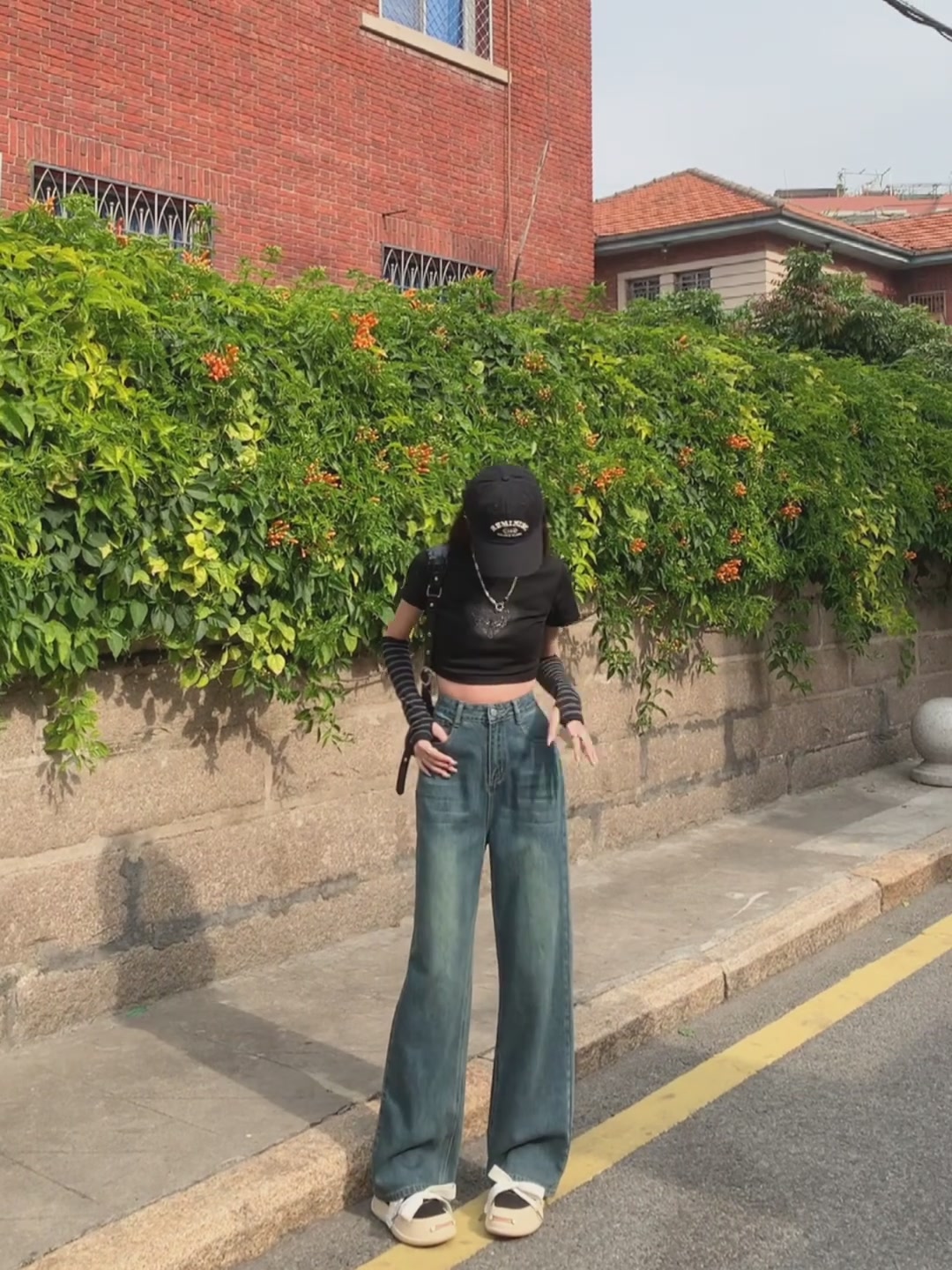 K笑脸绣花直筒牛仔裤｜298元穿出复古少女感！