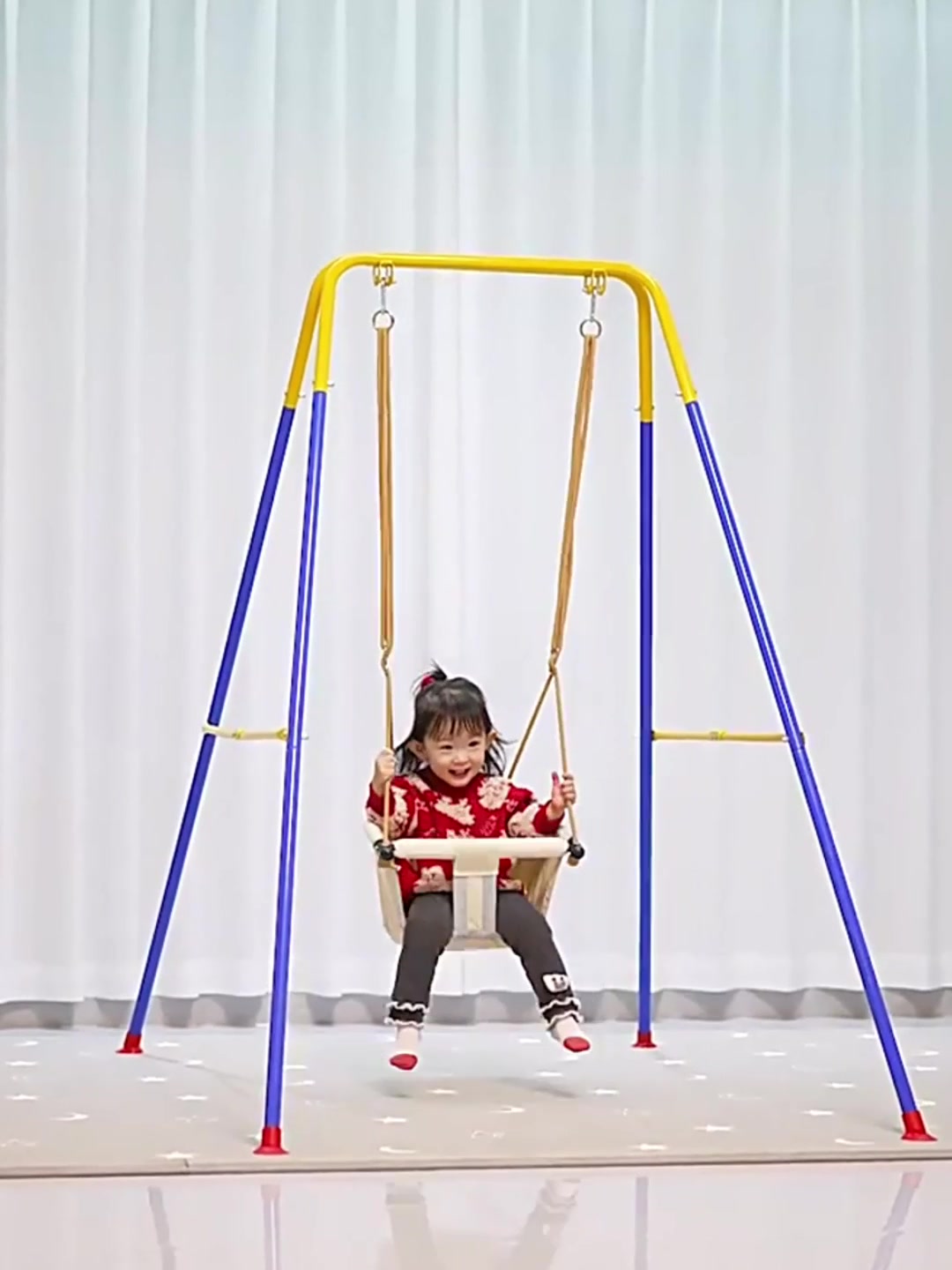 智恩堡荡秋千：小月龄宝宝的室内乐园，免打孔设计真香还是鸡肋？