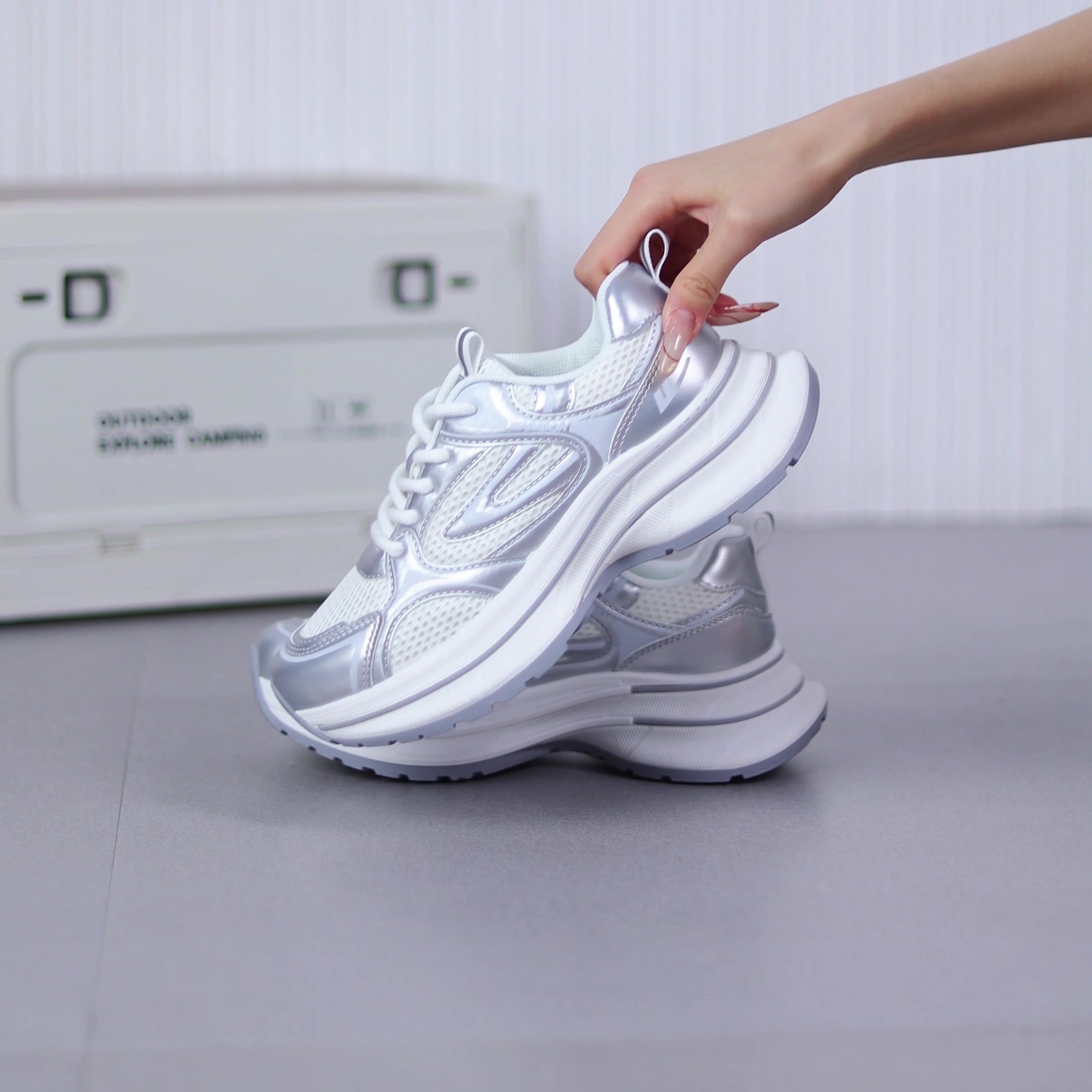 回力新款厚底老爹鞋：增高5cm，脚感却像踩云朵？