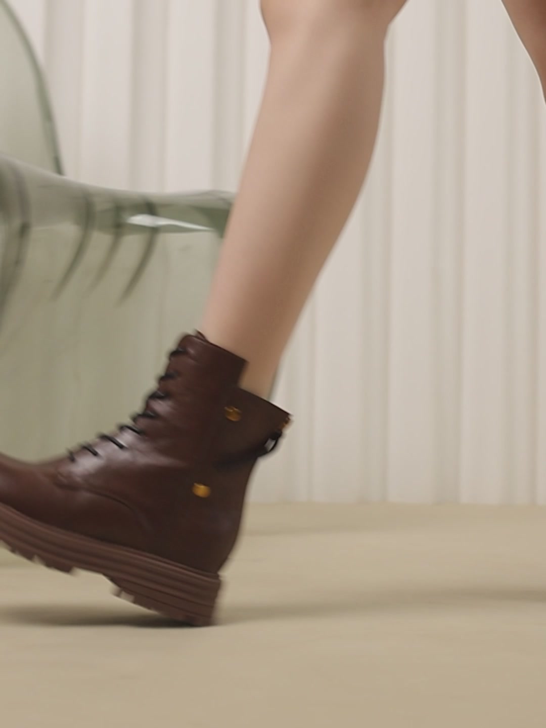 达芙妮这双厚底靴，复古英伦风真的绝了！美拉德色系太适合秋冬了