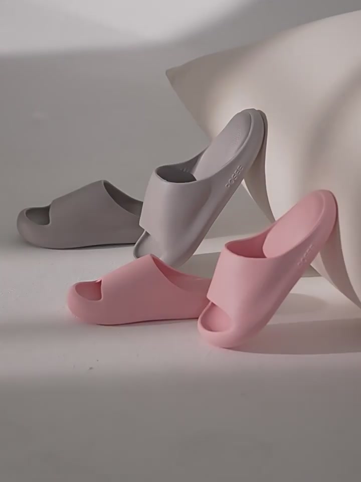 朴西云弹凉拖：踩屎感是种什么体验？我花149元替你们试了