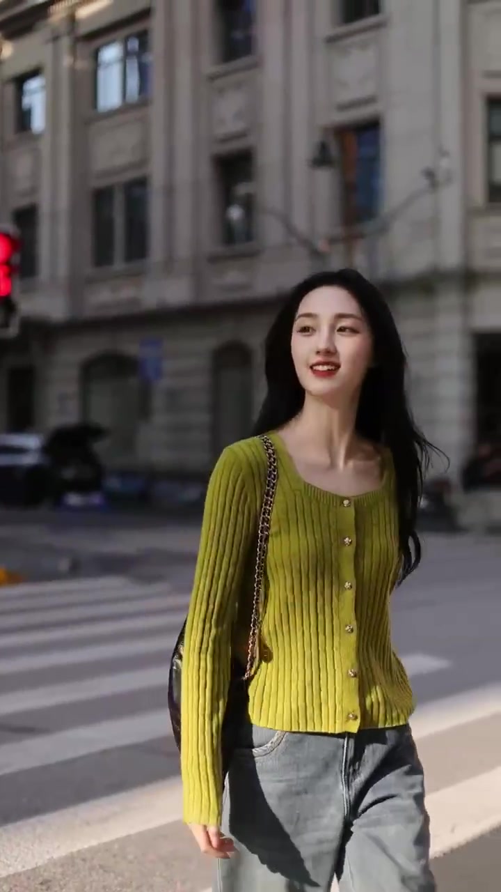 姐妹们！这件玫瑰金扣羊毛开衫也太温柔了吧💕