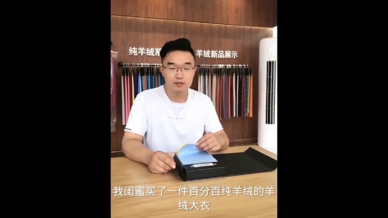 穿上这件山羊绒大衣，我仿佛拥有了整个冬天的温柔