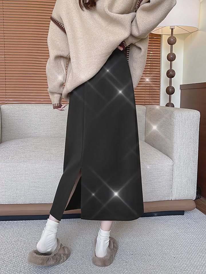 这条赫本风小黑裙，让我在秋冬找到了优雅与性感的平衡点