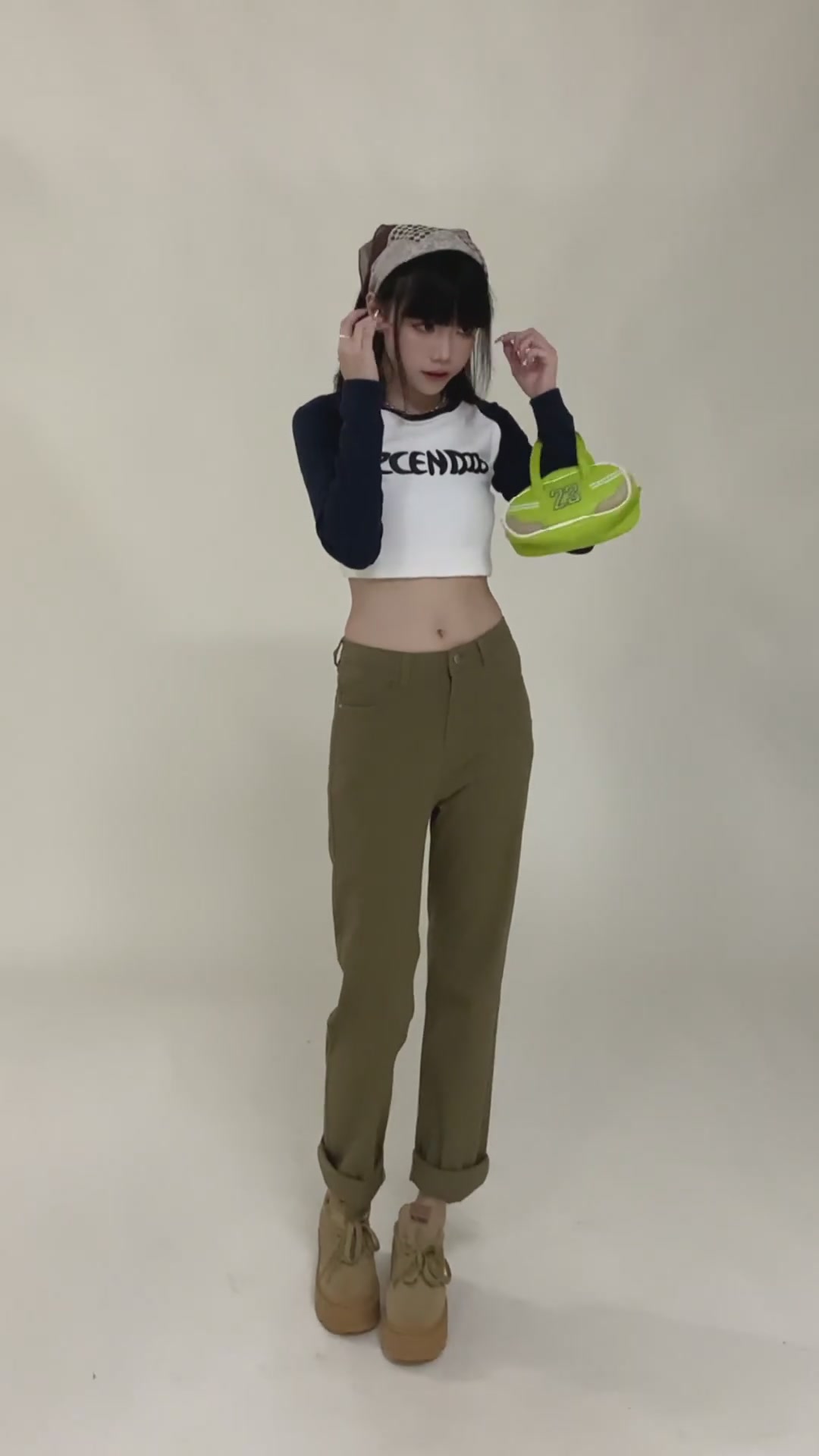 引闻新款烟管裤实测：高腰弹力真的能穿出‘纸片人’效果吗？