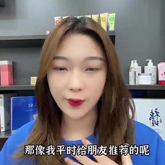 对白这件环保皮草外套，让我在复古与未来之间找到了平衡点