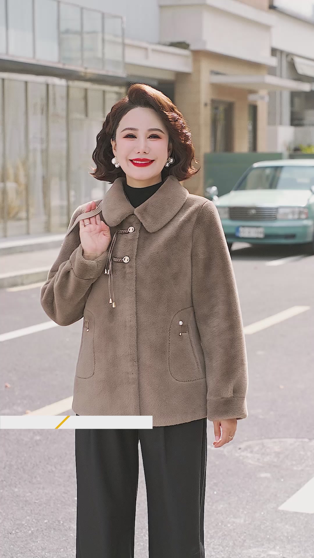 妈妈们看过来！这件仿貂绒大衣太显气质了，保暖又洋气！