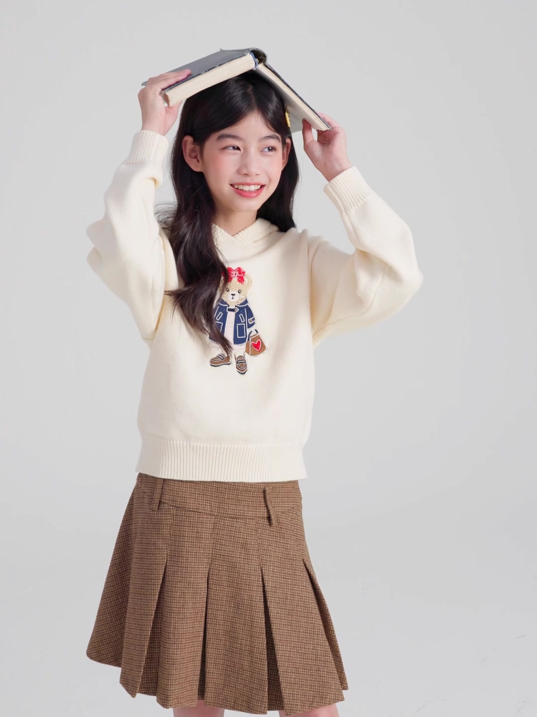 Barry Banny小熊杏色毛衣：萌娃秋冬必备，细节控妈妈都爱了！