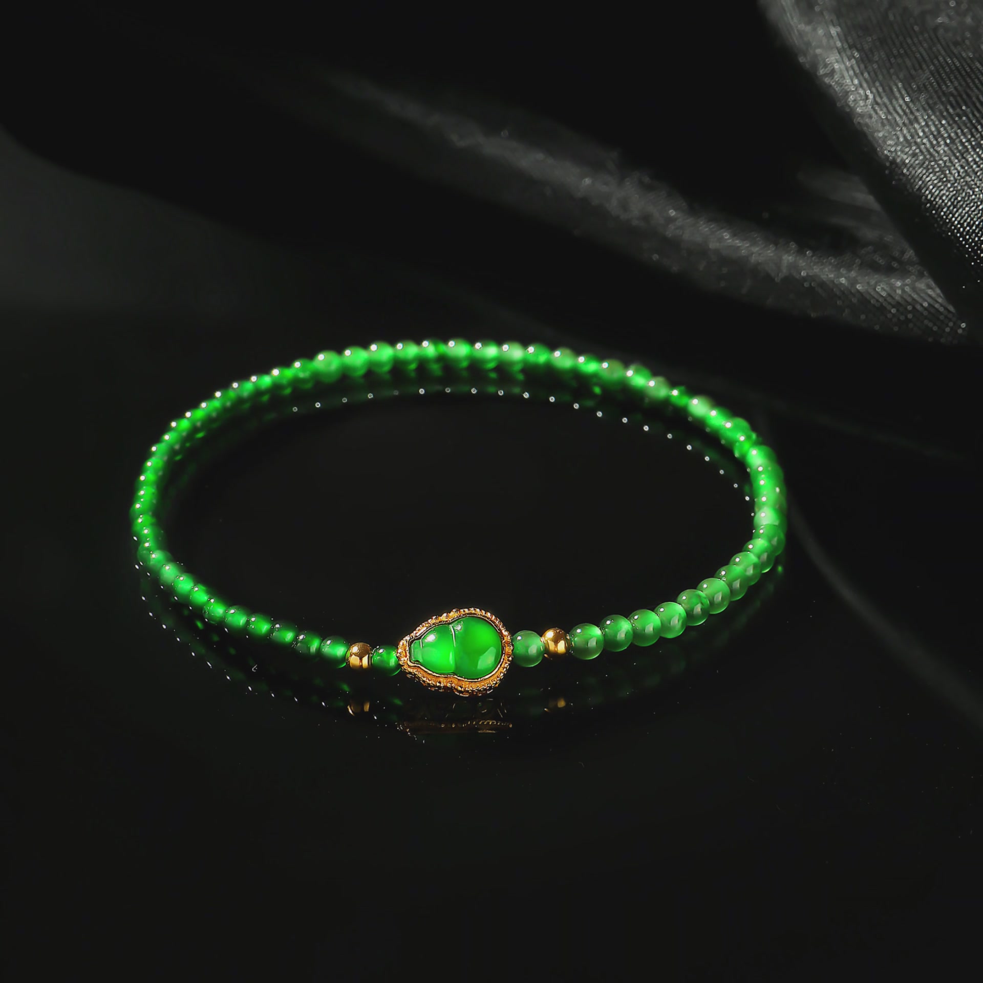 闺蜜说我的新宠手链像奶奶的传家宝，但我觉得超有故事感！