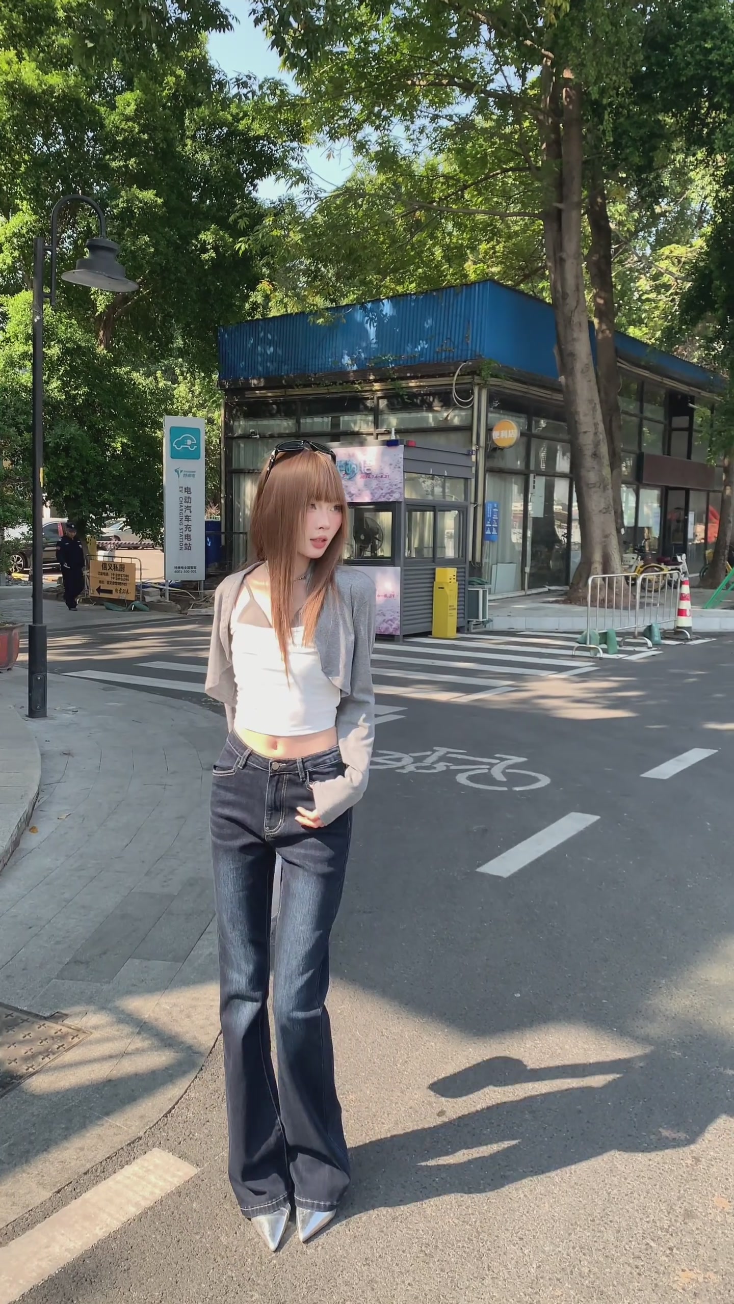 挑战穿搭新高度！这条高腰弹力牛仔裤让我秒变长腿女神💃