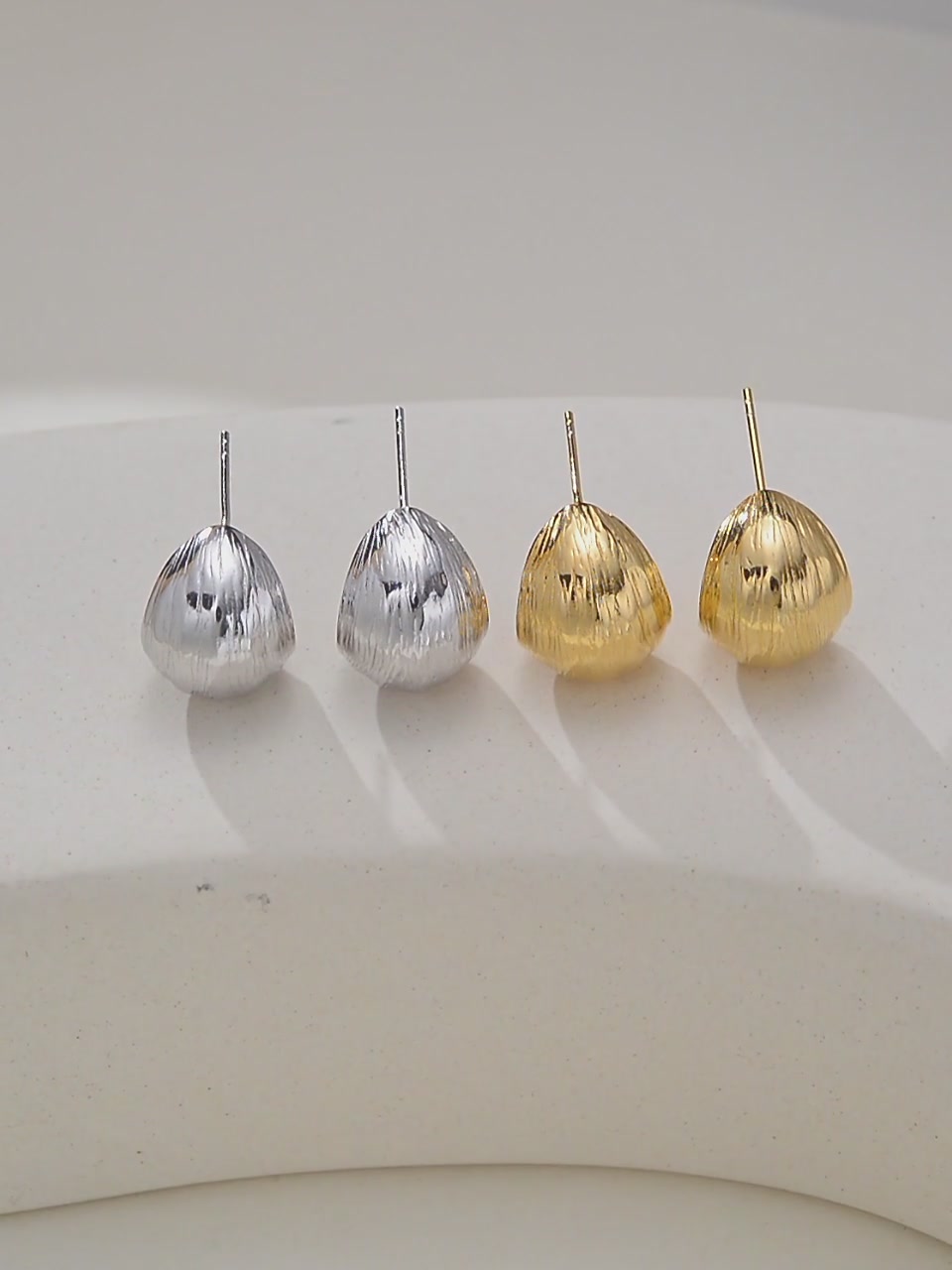 佰色传情BRI.R S925银耳钉：轻奢拉丝设计，高级感拉满但价格有点“肉疼”