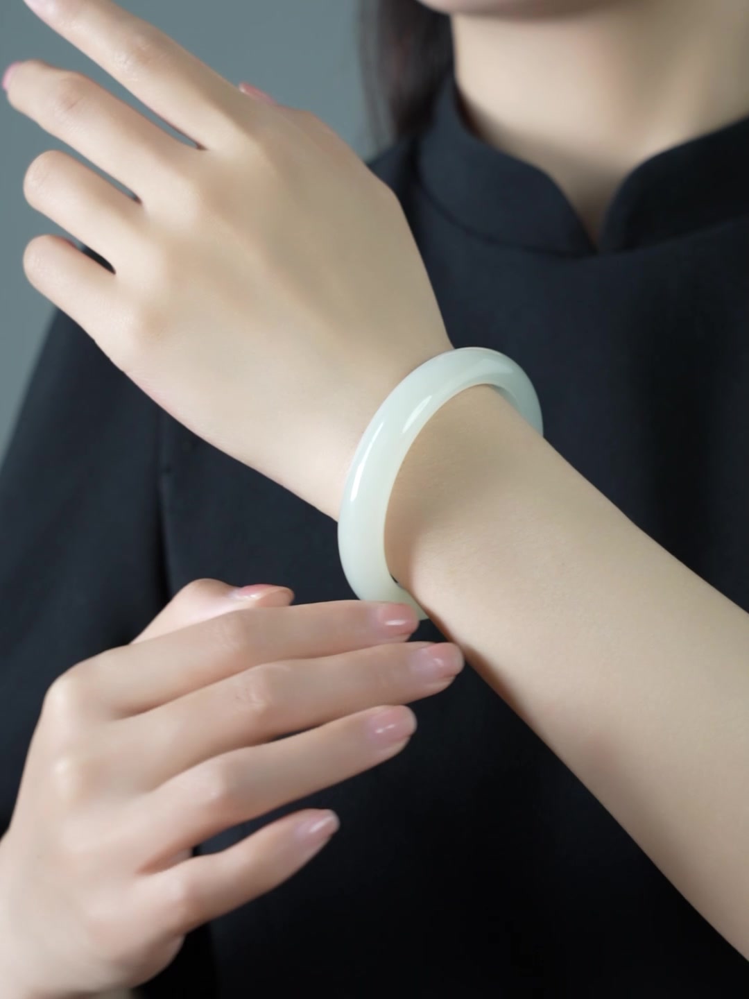 印象眸和田玉青白玉手镯：万元级玉镯到底值不值？