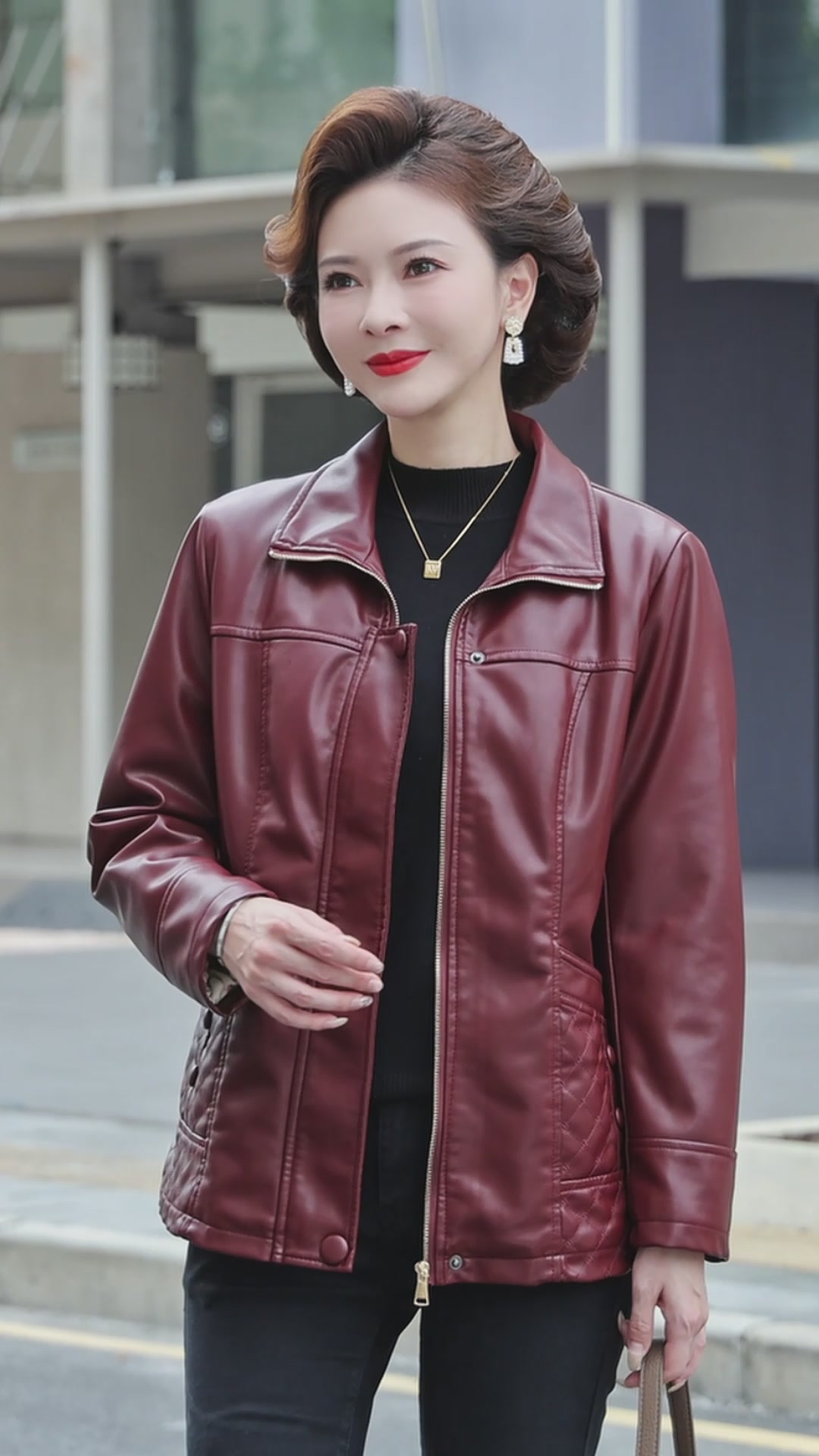 妈妈装皮衣天花板！海宁皮衣女短款开衫，小个子也能穿出大气场！