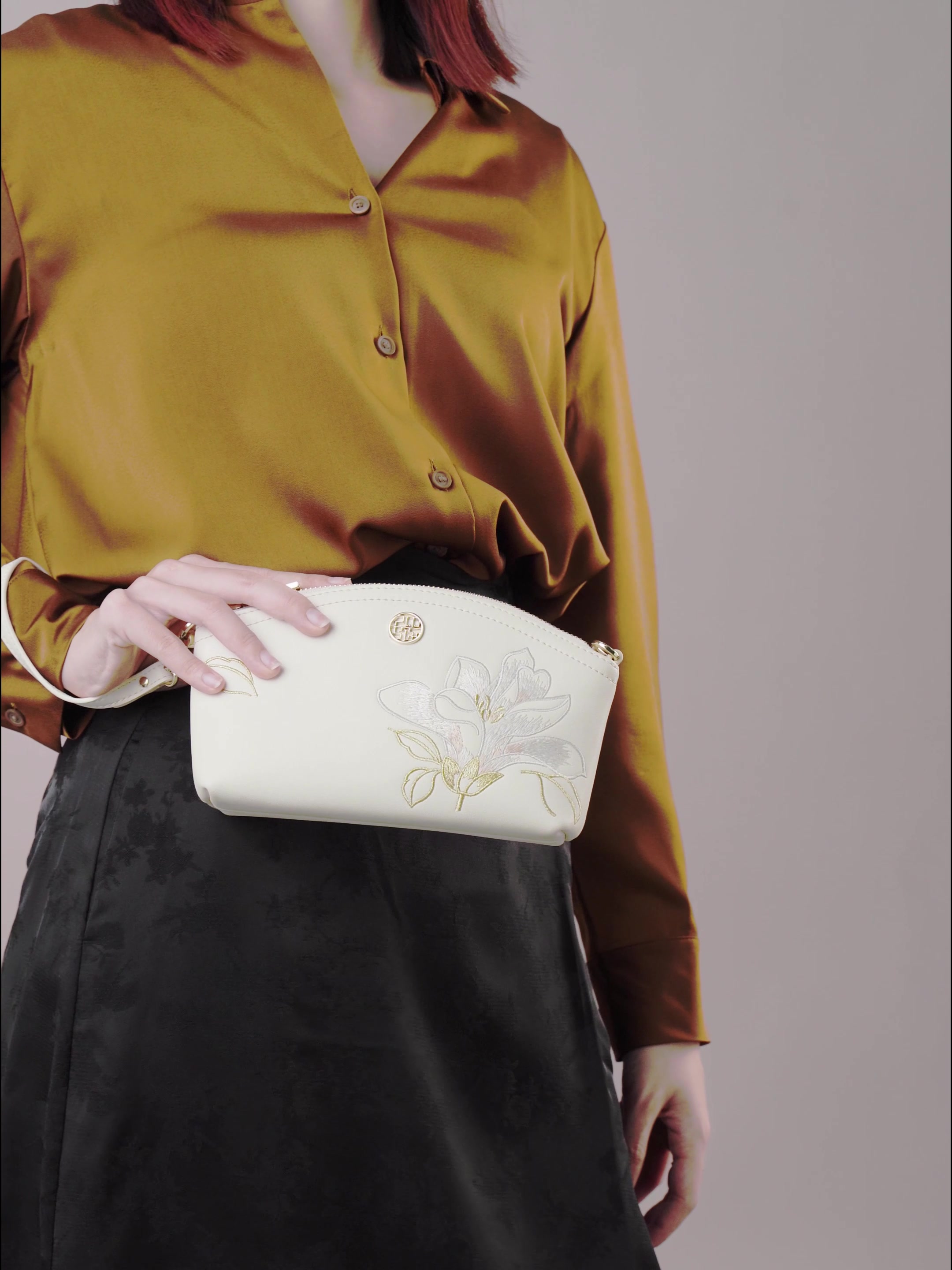 国风刺绣牛皮包，天煦PMSIX新中式手拿包开箱体验：是时尚还是“土味”惊喜？