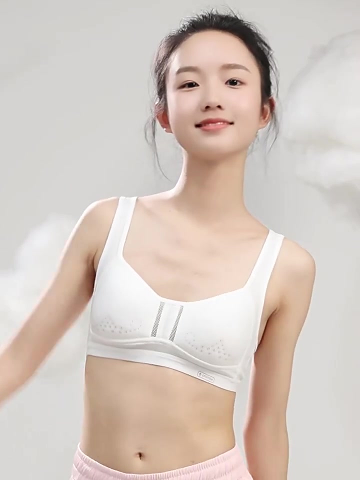 荷叶边衬衫：文艺少女的春季战袍，还是显胖的雷区？