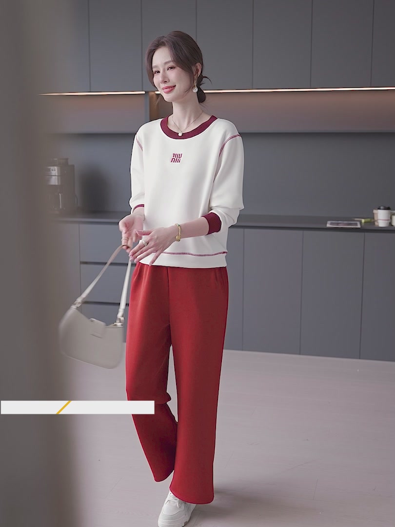 妈妈装也能这么潮？云曼裳撞色运动套装，减龄显瘦不是梦！