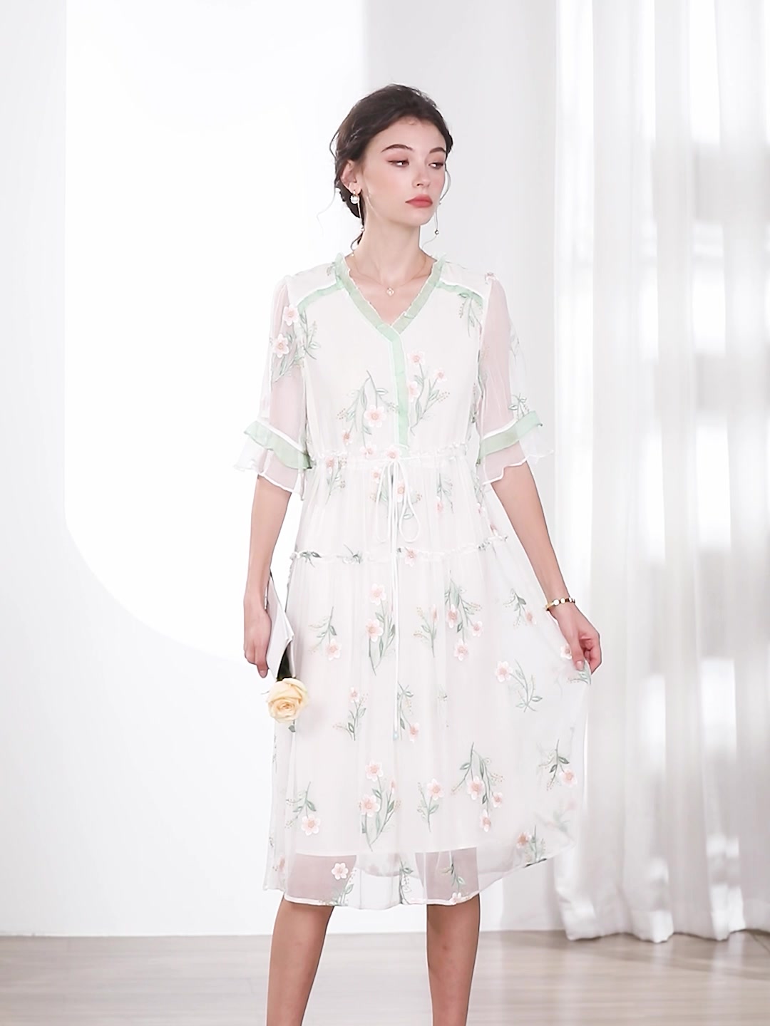 水墨佳人桑蚕丝连衣裙，V领五分袖绣花真丝裙，优雅又显瘦！