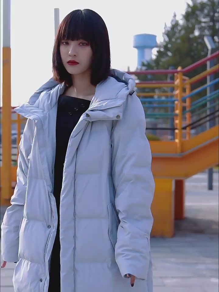 卡帕KAPPA长款羽绒服：社交达人的冬日防寒利器，但细节处有点小尴尬