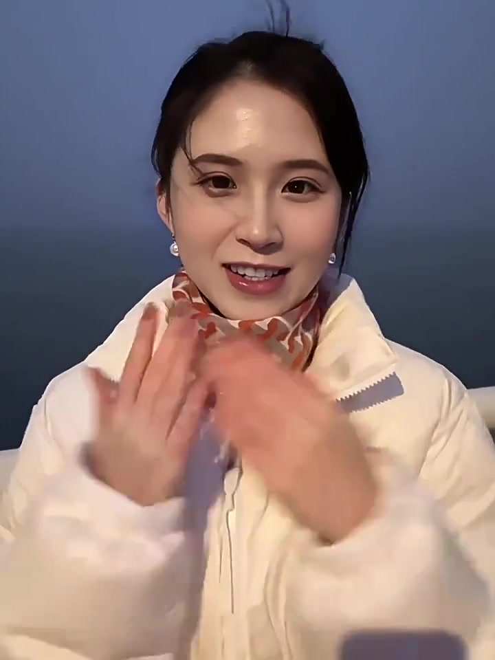 冬天必备！这条丝巾让我轻松搞定所有穿搭✨