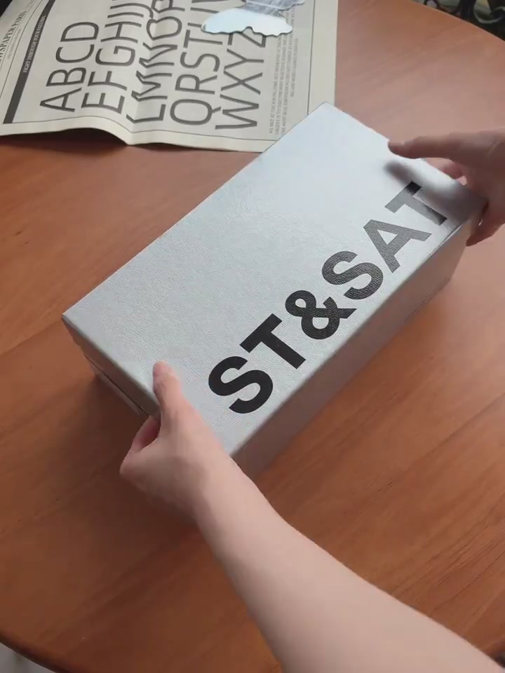 星期六ST&SAT【plus微醺】穆勒拖鞋：满钻闪瞎眼，懒人外穿新宠还是智商税？