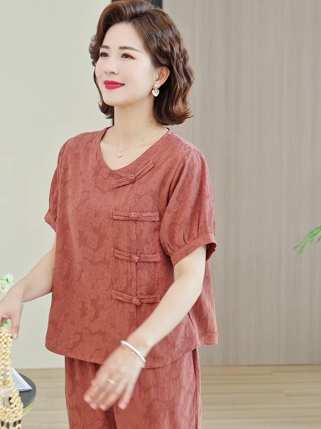 纤依派妈妈装：文艺与舒适的夏日私语