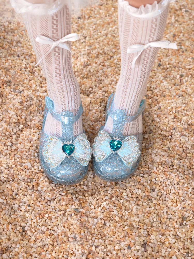 斯纳菲果冻鞋：夏季带娃必备，防滑爱莎水晶凉鞋实测分享