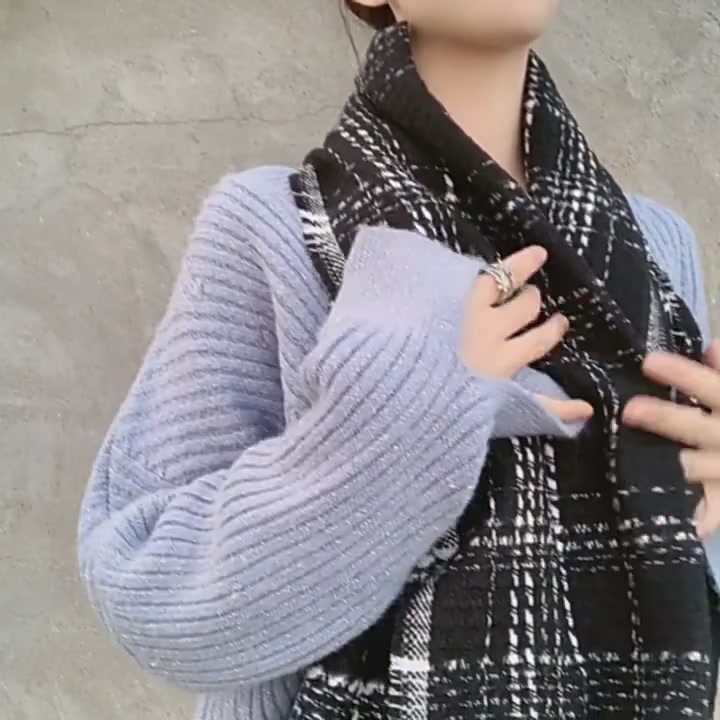 一条围巾的自我修养：当羊毛遇上格子，我竟成了冬日里的“戏精”