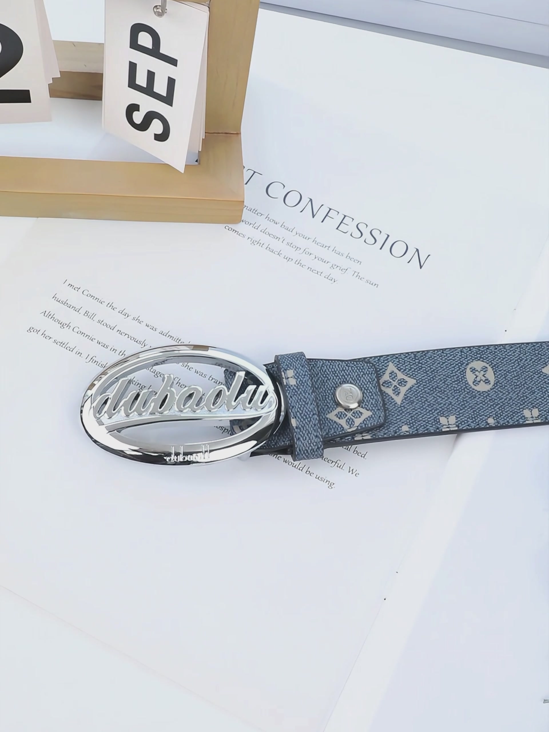 都宝路复古印花皮带：百搭神器还是‘复古’翻车？