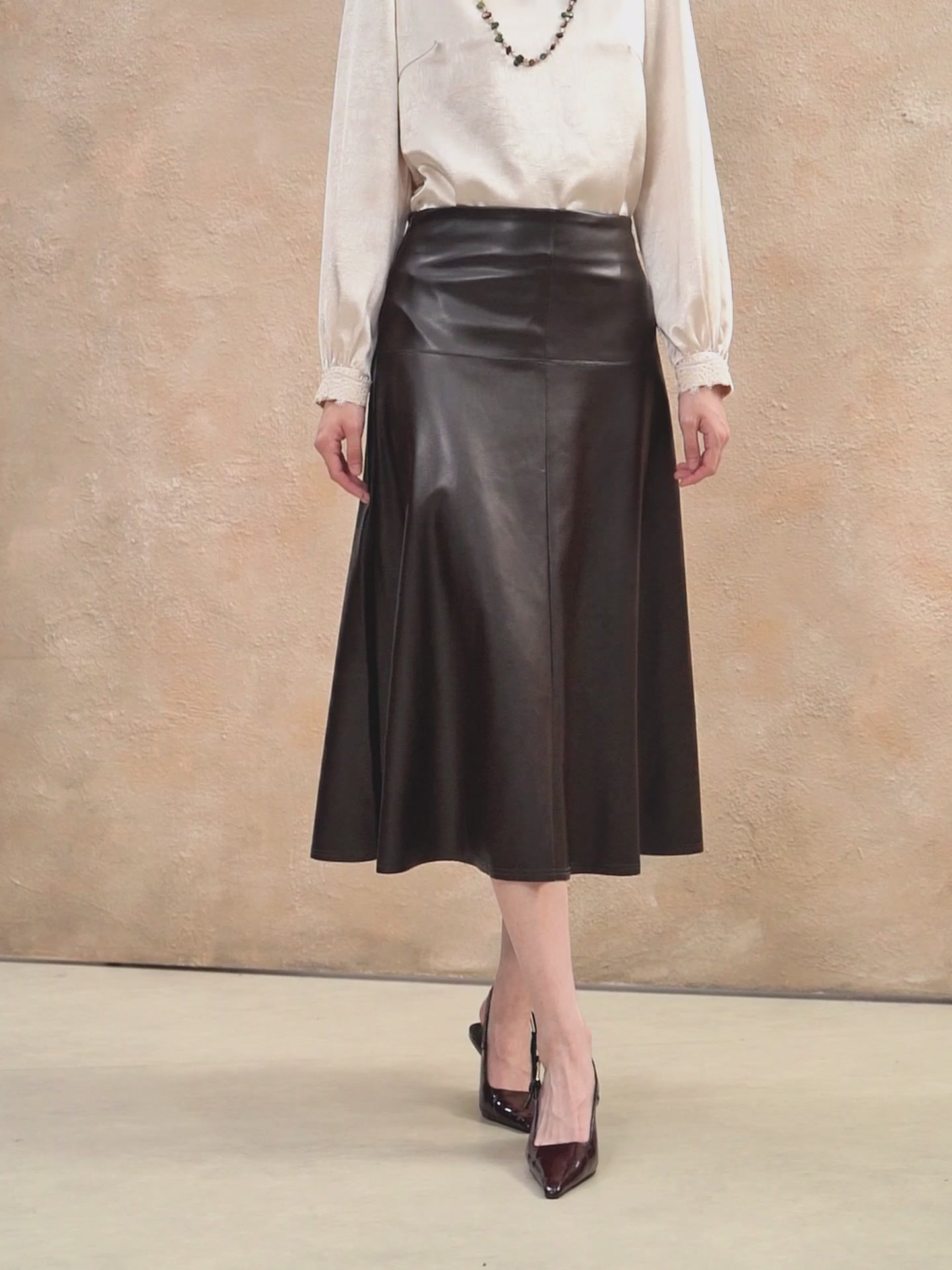 佧茜文A摆皮裙：穿上它，我就是这条街最飒的崽！