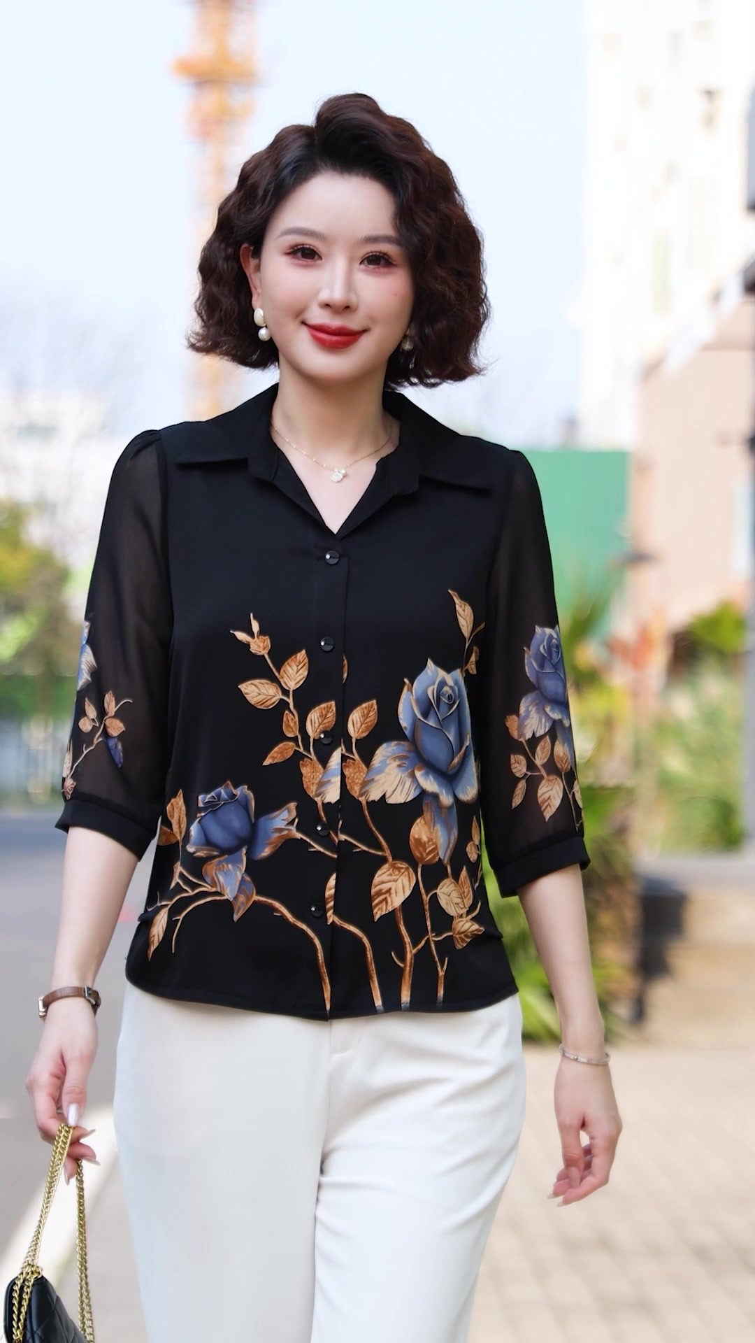 翻领印花衬衫，中年妈妈也能穿出时尚感？