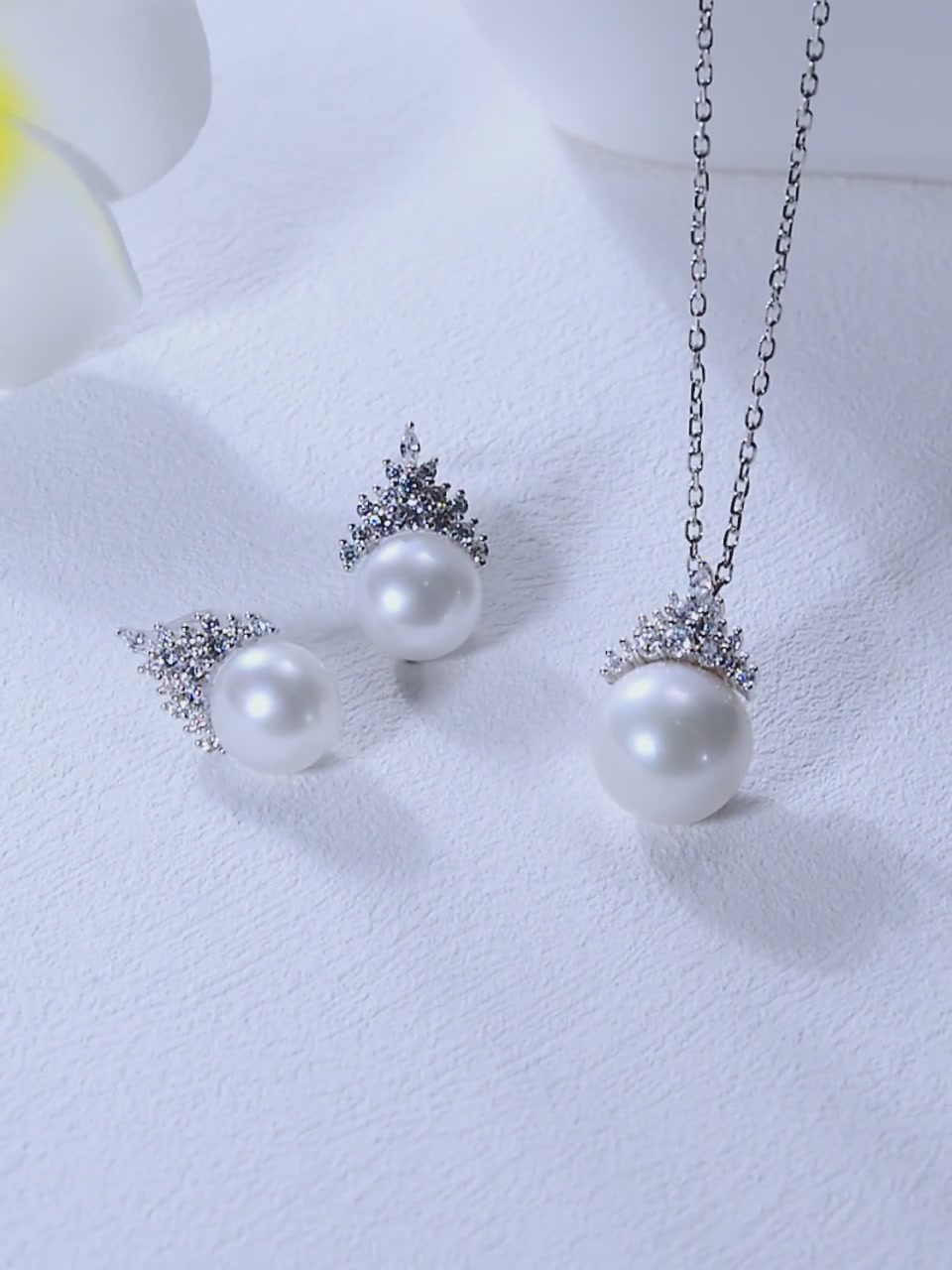 雪花耳钉配珍珠，气质拿捏得死死的！