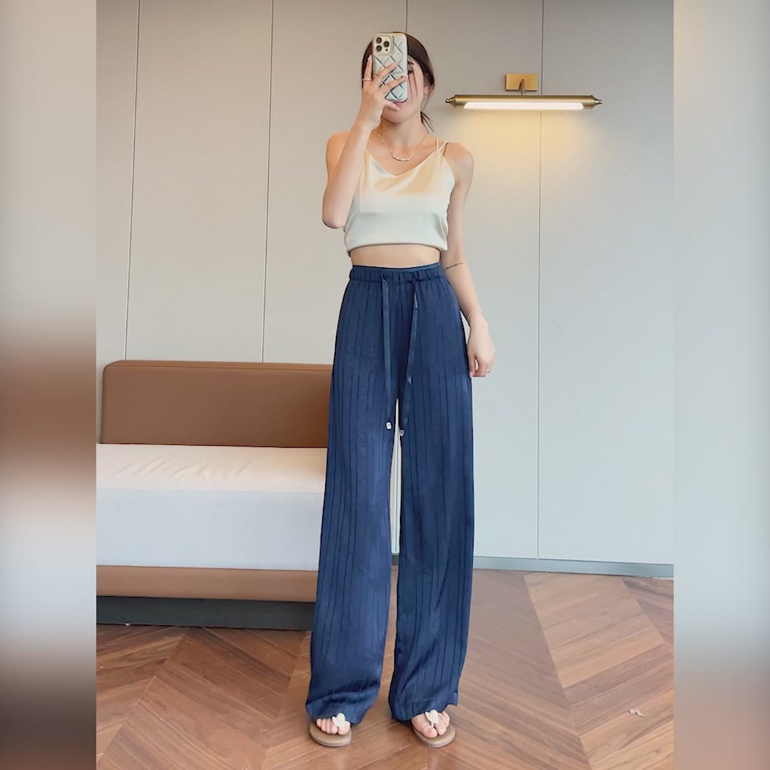夏日必备！这条缎面阔腿裤让我秒变职场女王💃