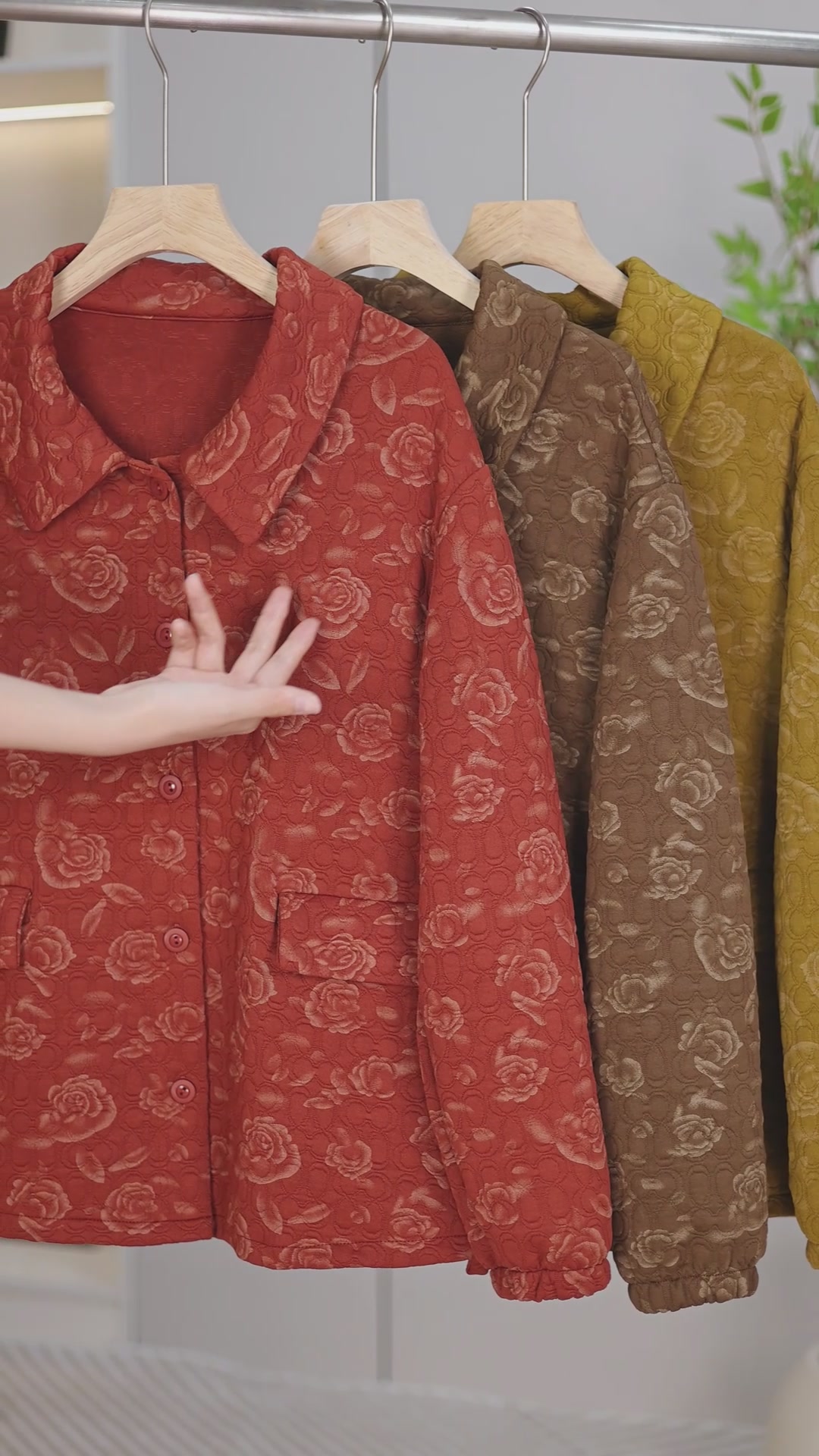 给妈妈挑的这件开衫，她穿上后整个人都亮了✨