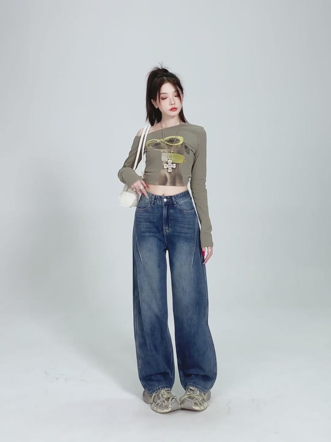 这条牛仔裤，穿上就是行走的“弯刀女王”！