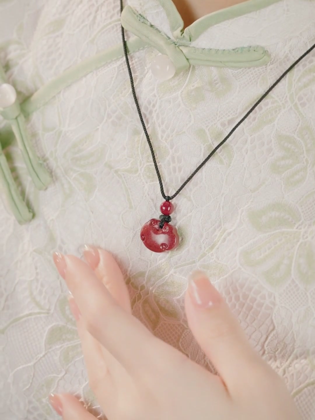 妈妈送我的朱砂平安锁，戴上它感觉鸿福如意都来了✨