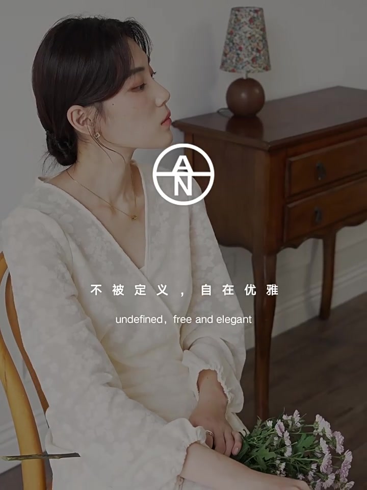 对白这条法式碎花裙，大码女生也能穿出松弛感！