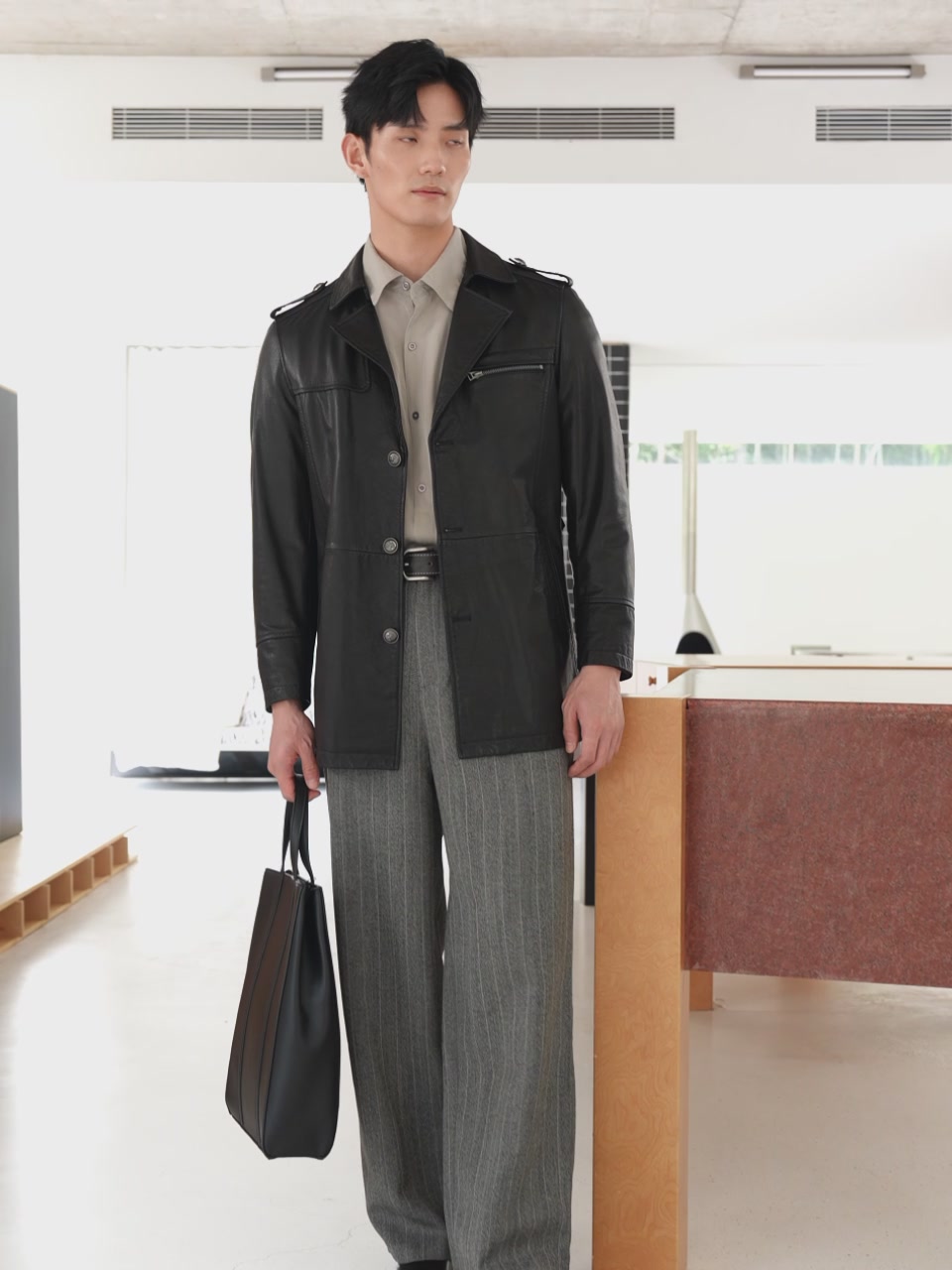 兽王SHOUWANG牛皮风衣测评：复古与冒险的完美结合，我的秋冬新宠