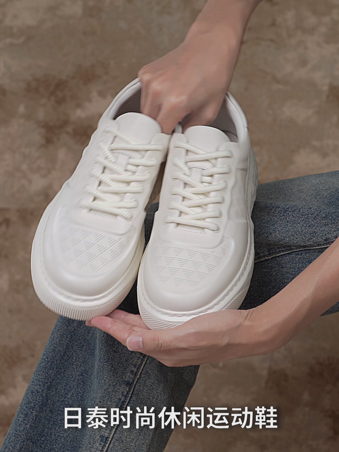 日泰头层牛皮板鞋：一双让我又爱又恨的“小白鞋”